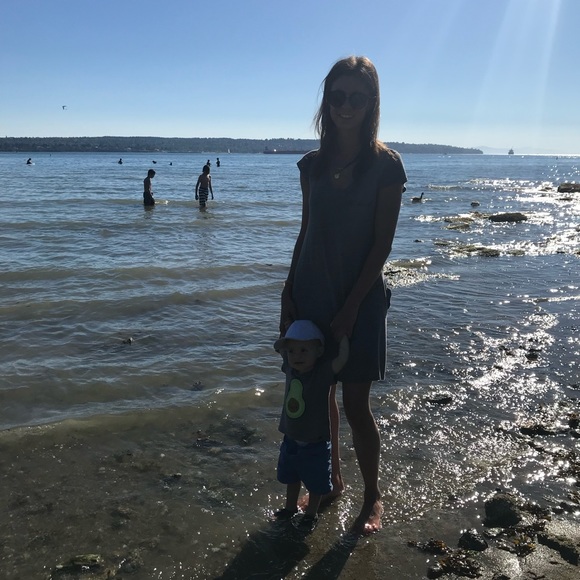 Meet your Posher, Liz - Picture 1 of 1